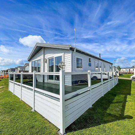 Stunning 6 Berth Lodge With Full Sea Views In Suffolk Ref 68007Cr Lowestoft Exteriér fotografie