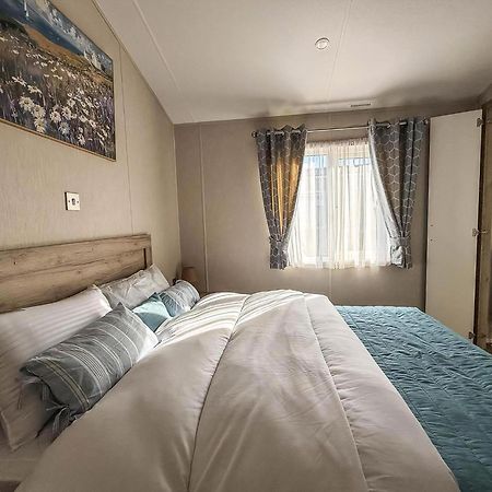 Stunning 6 Berth Lodge With Full Sea Views In Suffolk Ref 68007Cr Lowestoft Exteriér fotografie