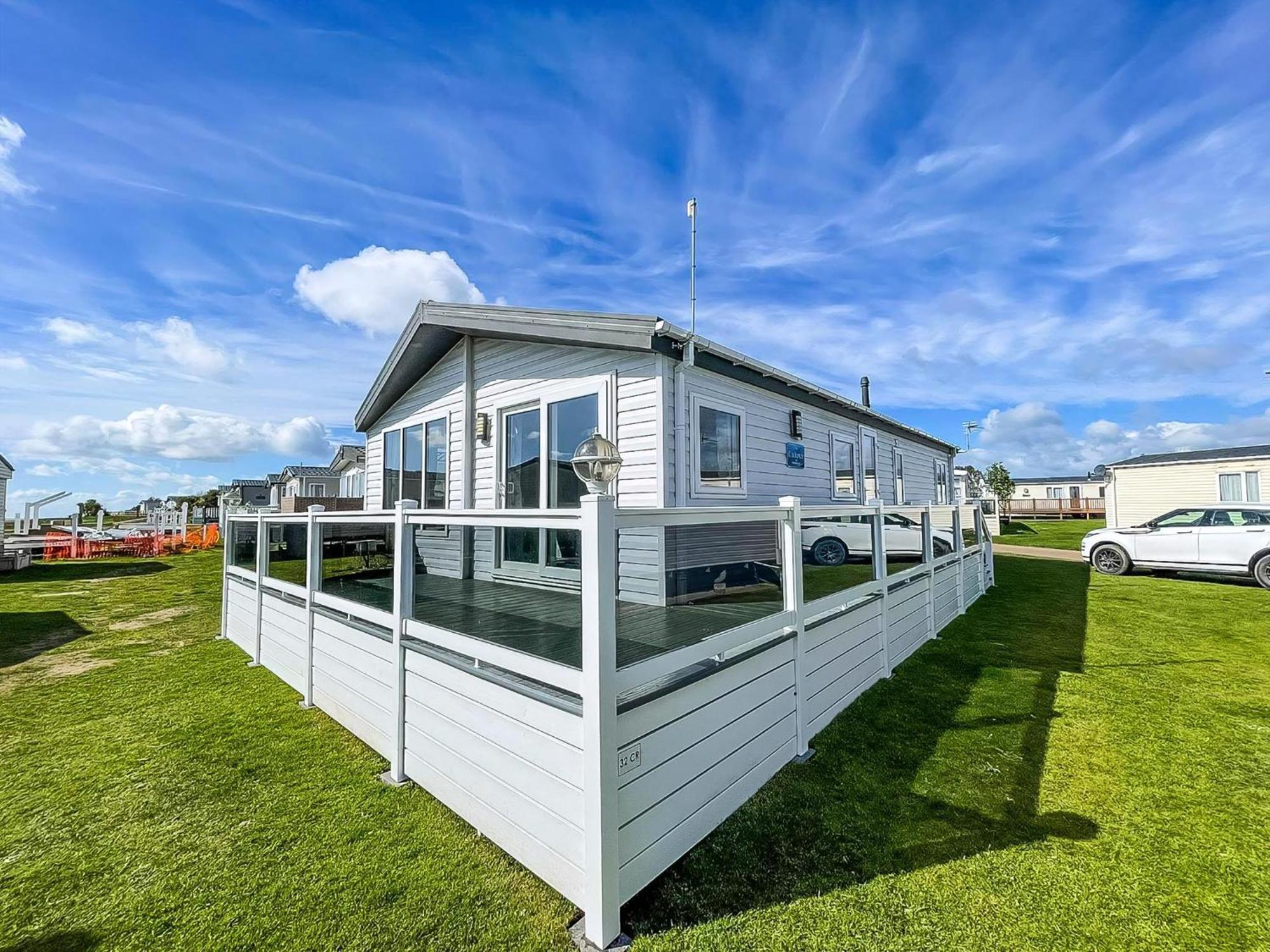 Stunning 6 Berth Lodge With Full Sea Views In Suffolk Ref 68007Cr Lowestoft Exteriér fotografie