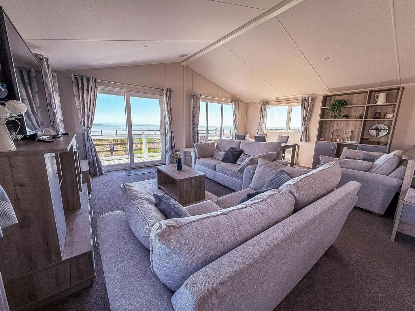 Stunning 6 Berth Lodge With Full Sea Views In Suffolk Ref 68007Cr Lowestoft Exteriér fotografie