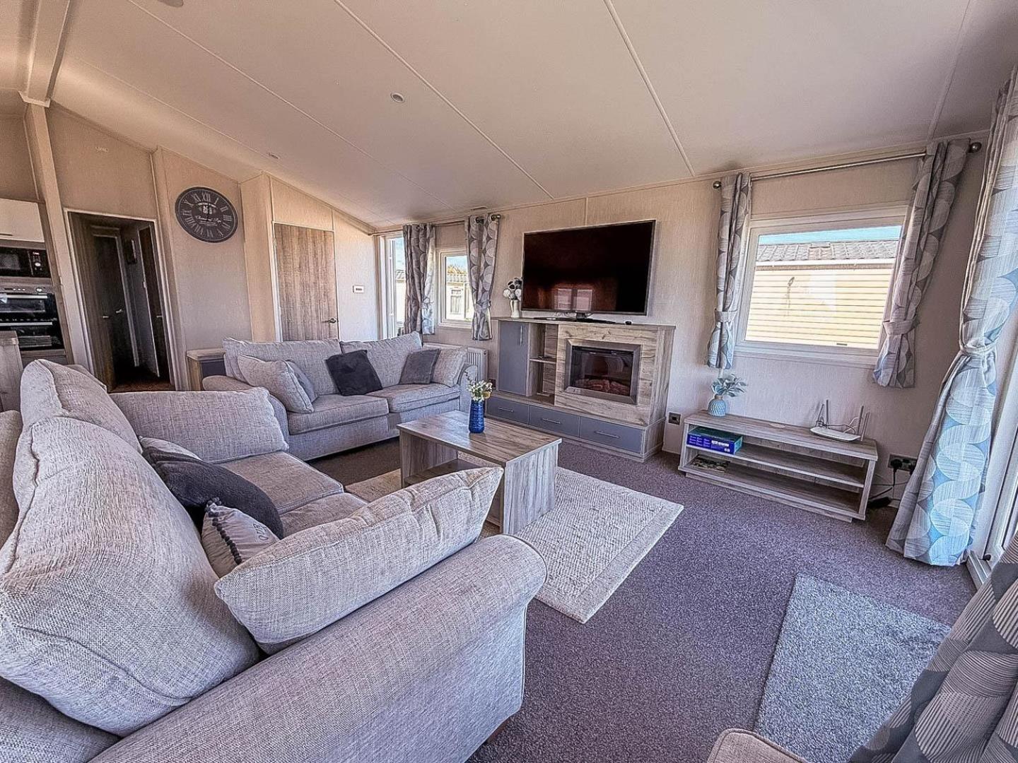 Stunning 6 Berth Lodge With Full Sea Views In Suffolk Ref 68007Cr Lowestoft Exteriér fotografie